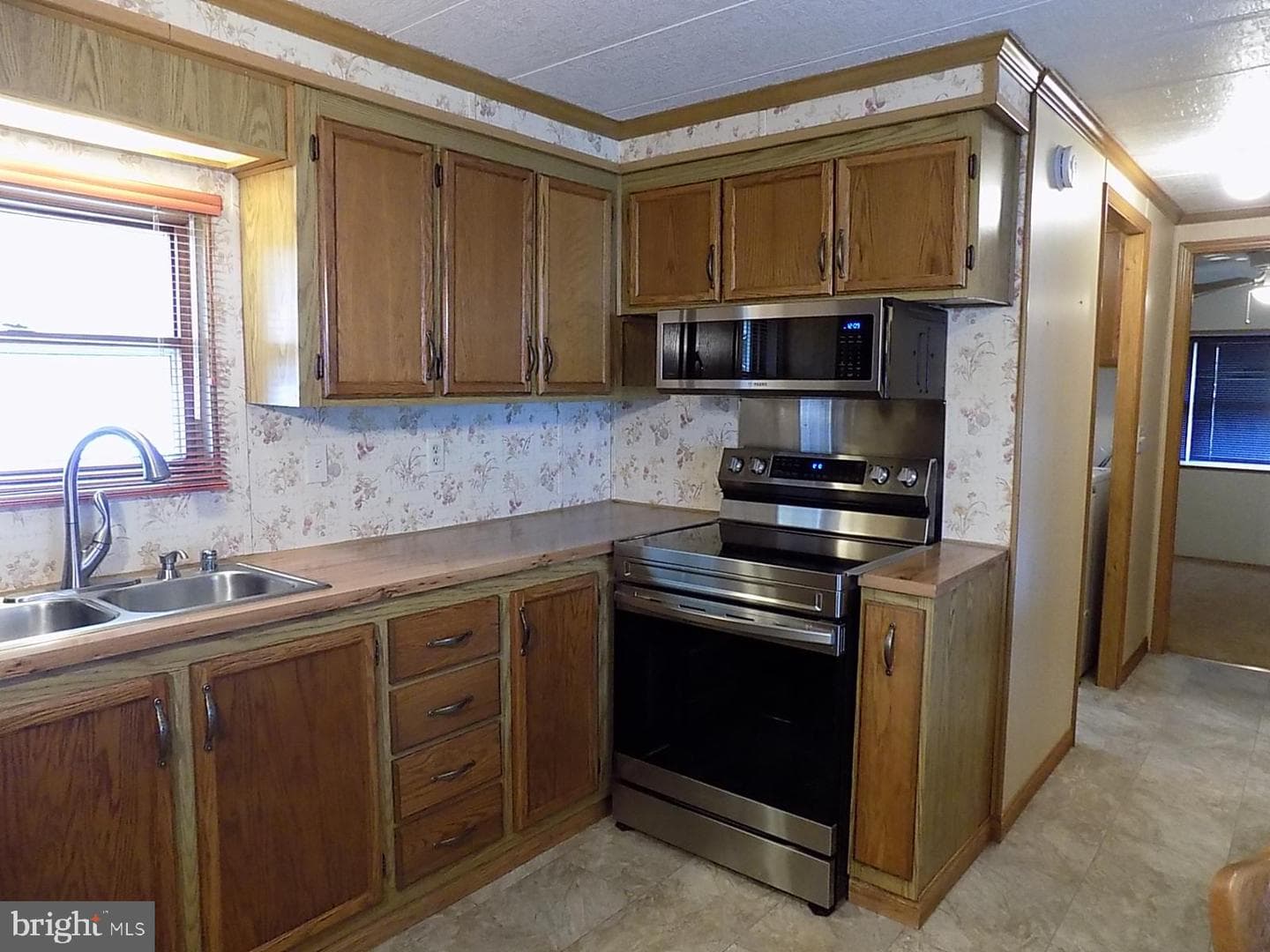122 Seneca Avenue photo 41