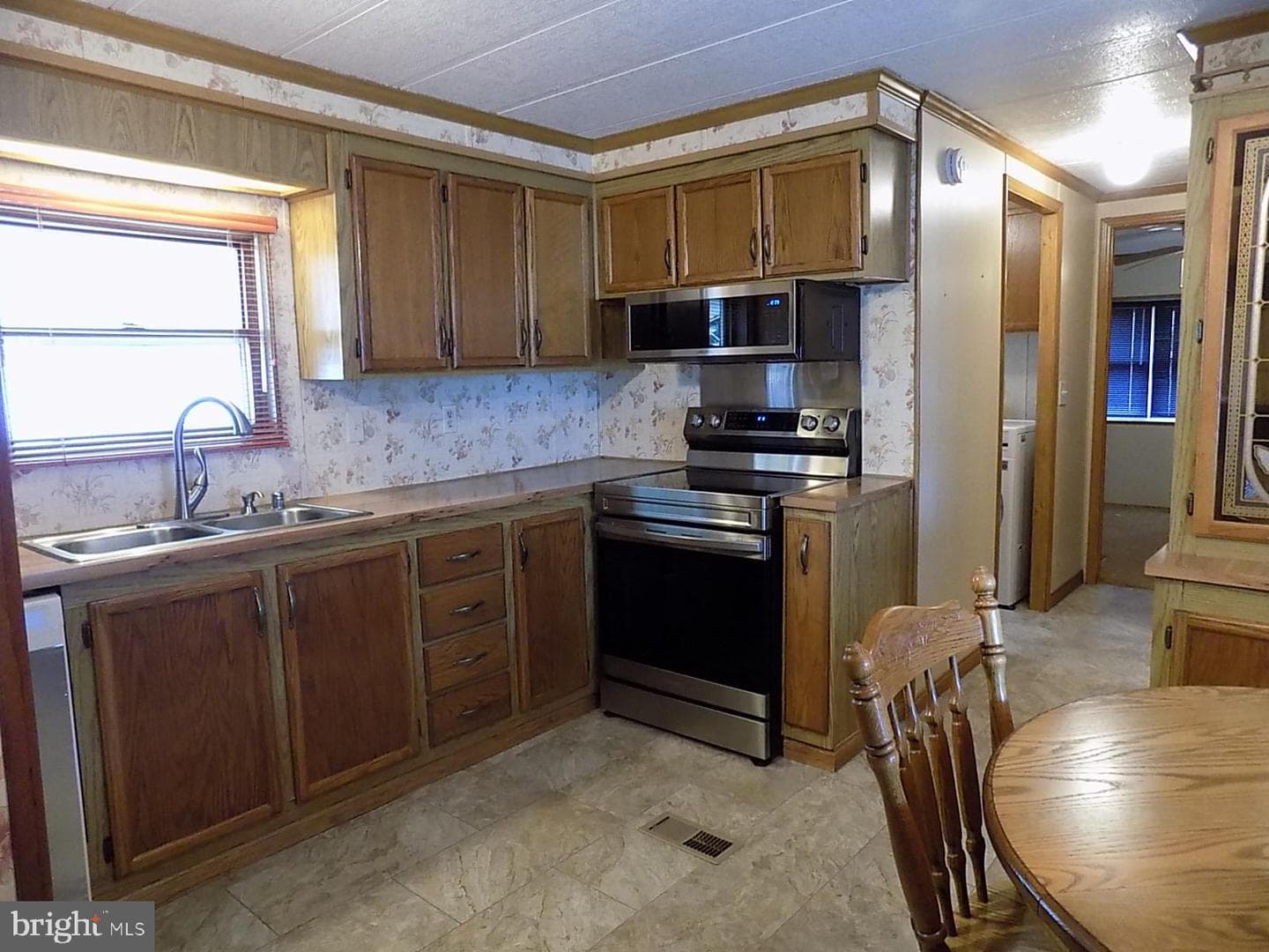 122 Seneca Avenue photo 42
