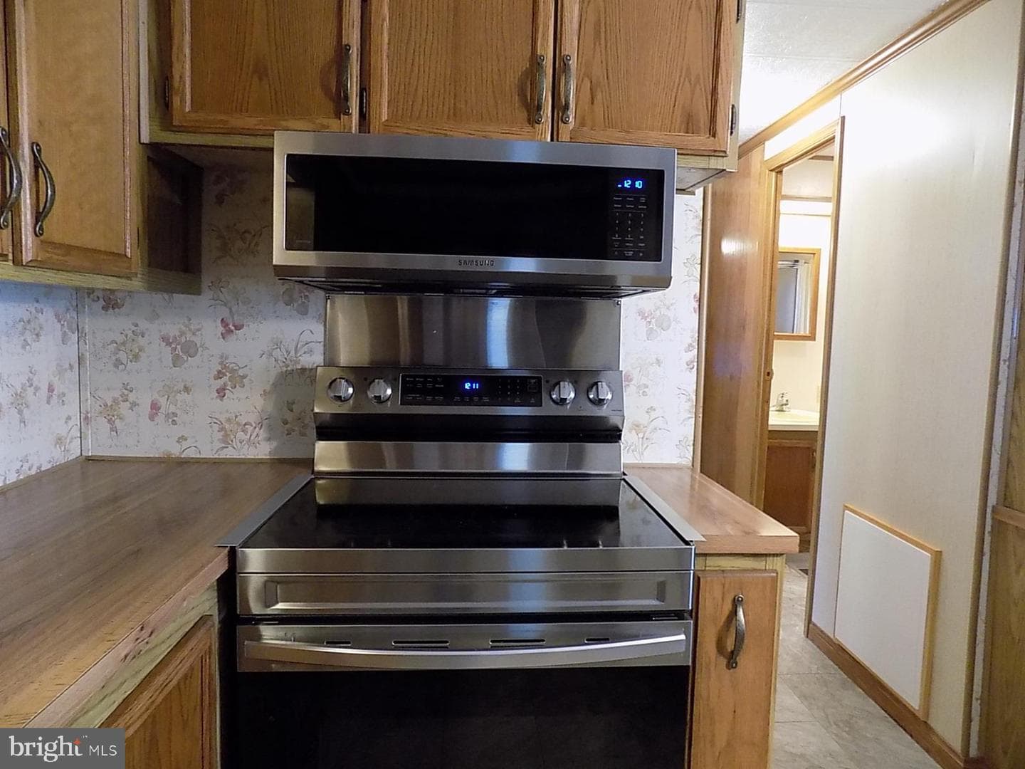 122 Seneca Avenue photo 45
