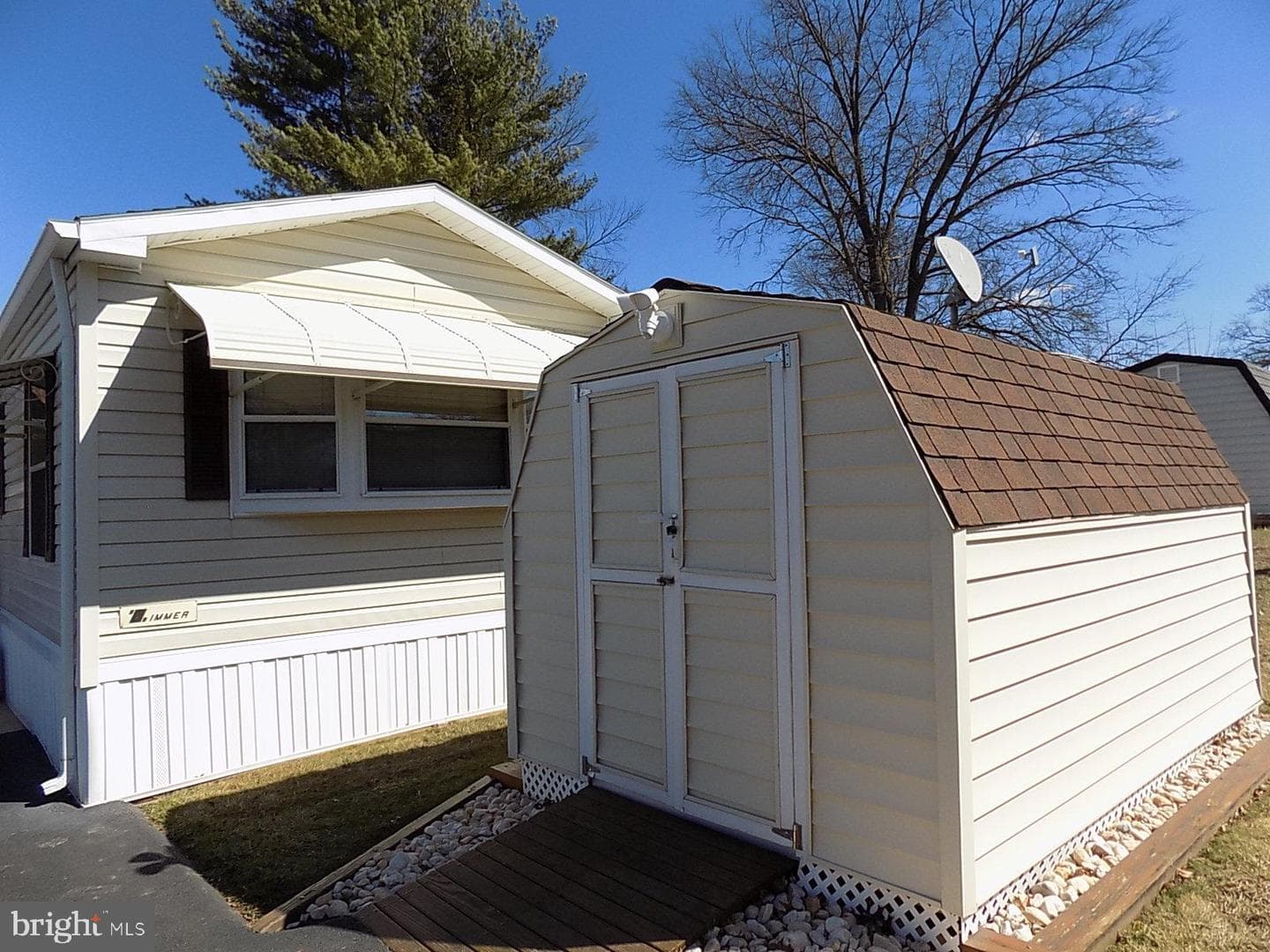 122 Seneca Avenue photo 8