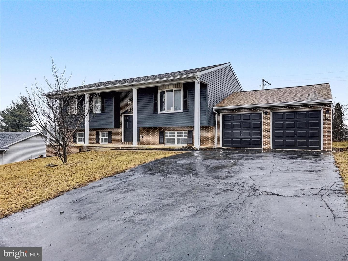 1360 Breezeview Drive photo 2