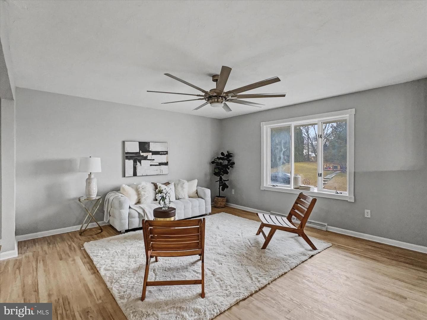 1360 Breezeview Drive photo 5