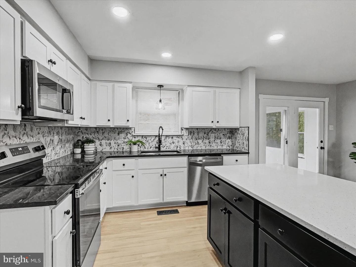 1360 Breezeview Drive photo 8