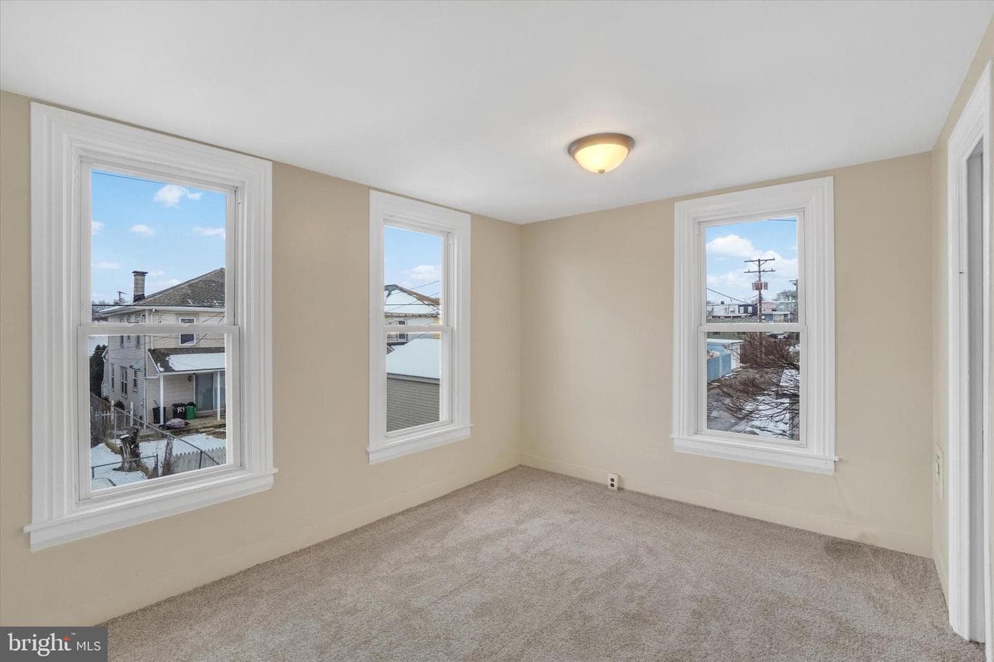 923 E Princess Street photo 13
