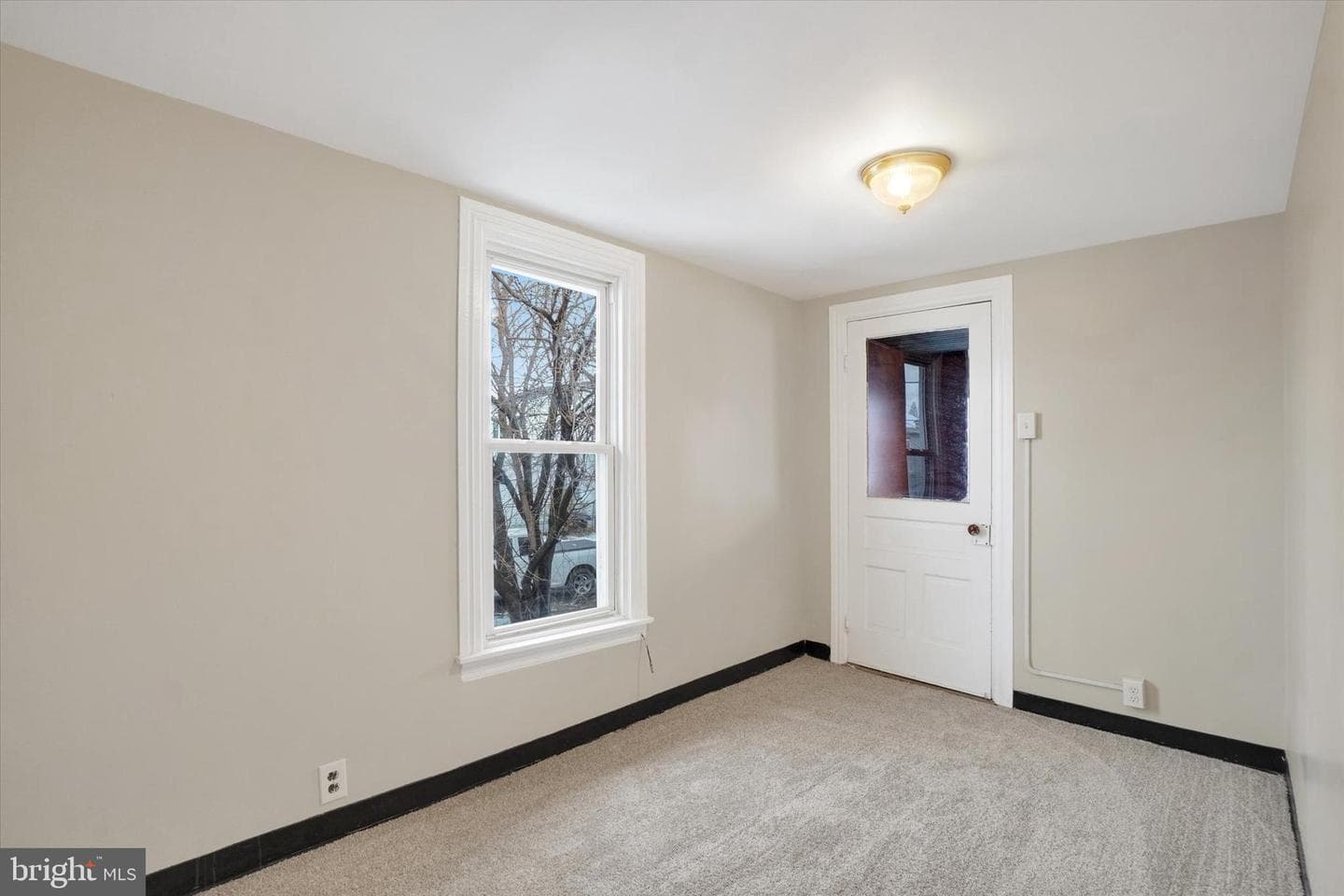 923 E Princess Street photo 16