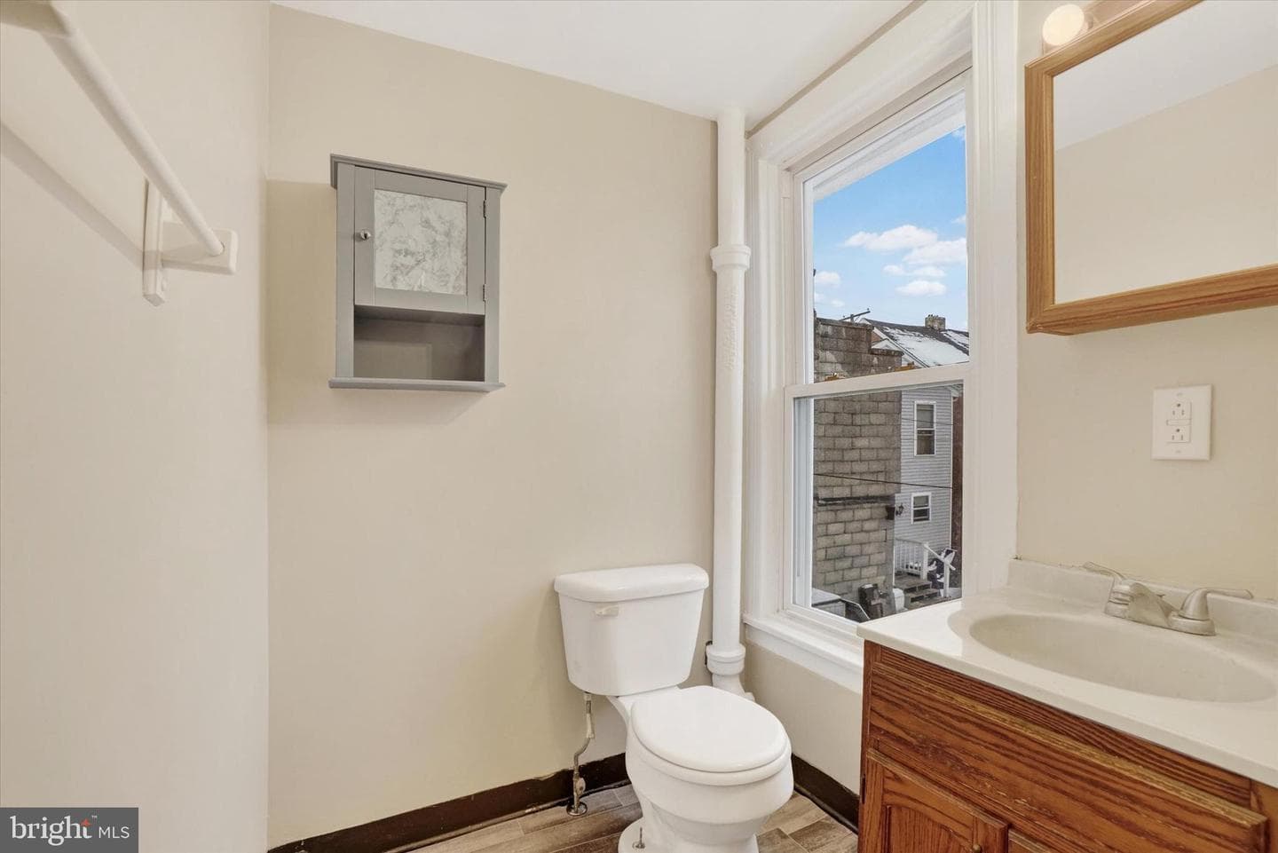 923 E Princess Street photo 20