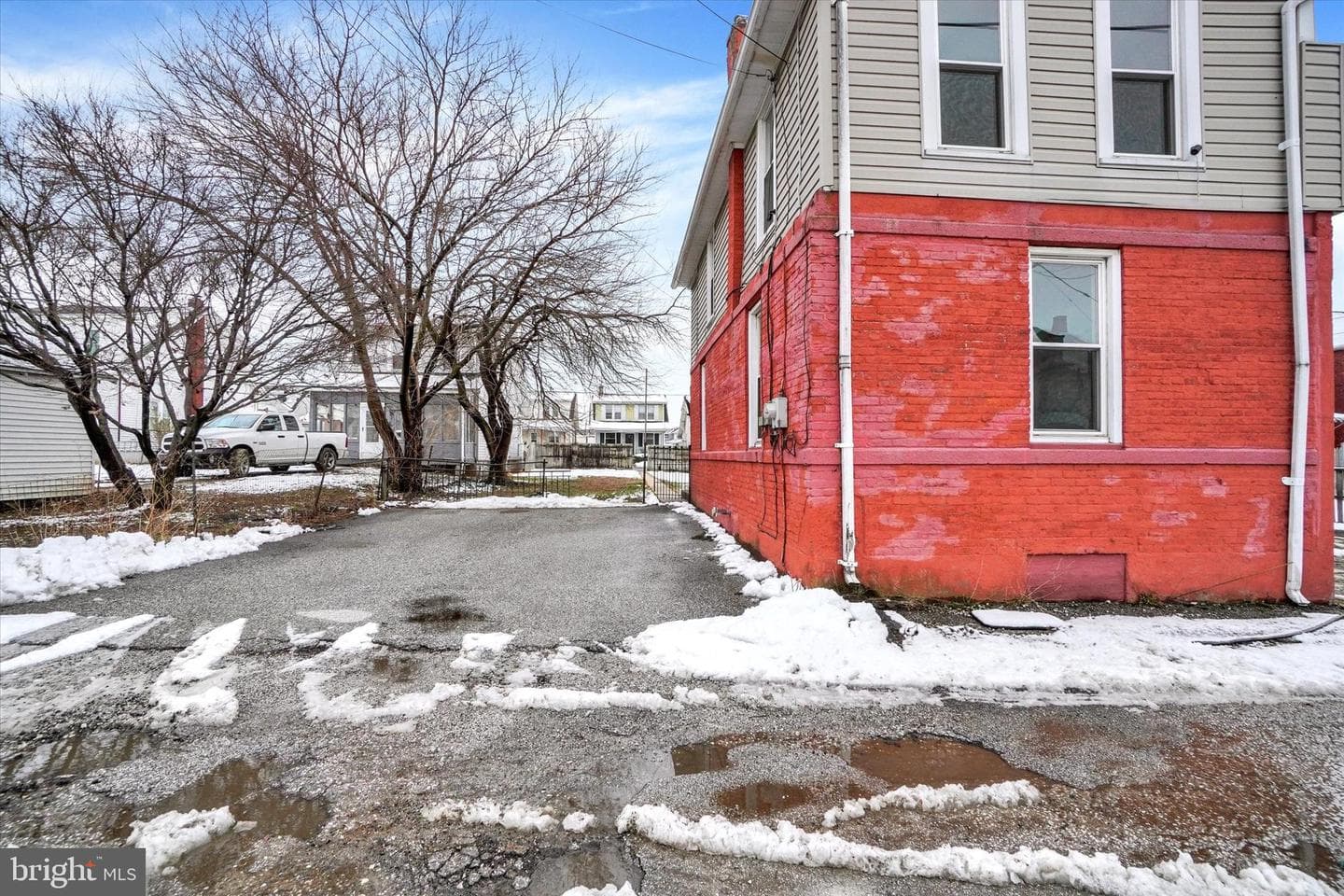 923 E Princess Street photo 3