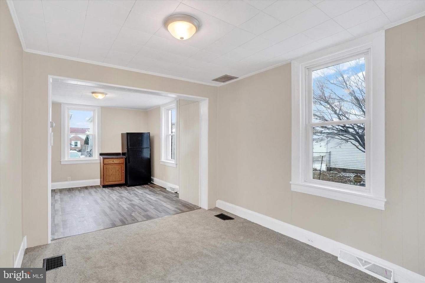 923 E Princess Street photo 7