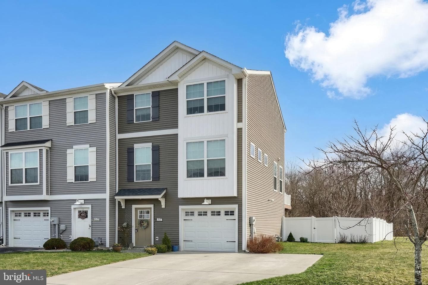 517 Charles Avenue photo 4