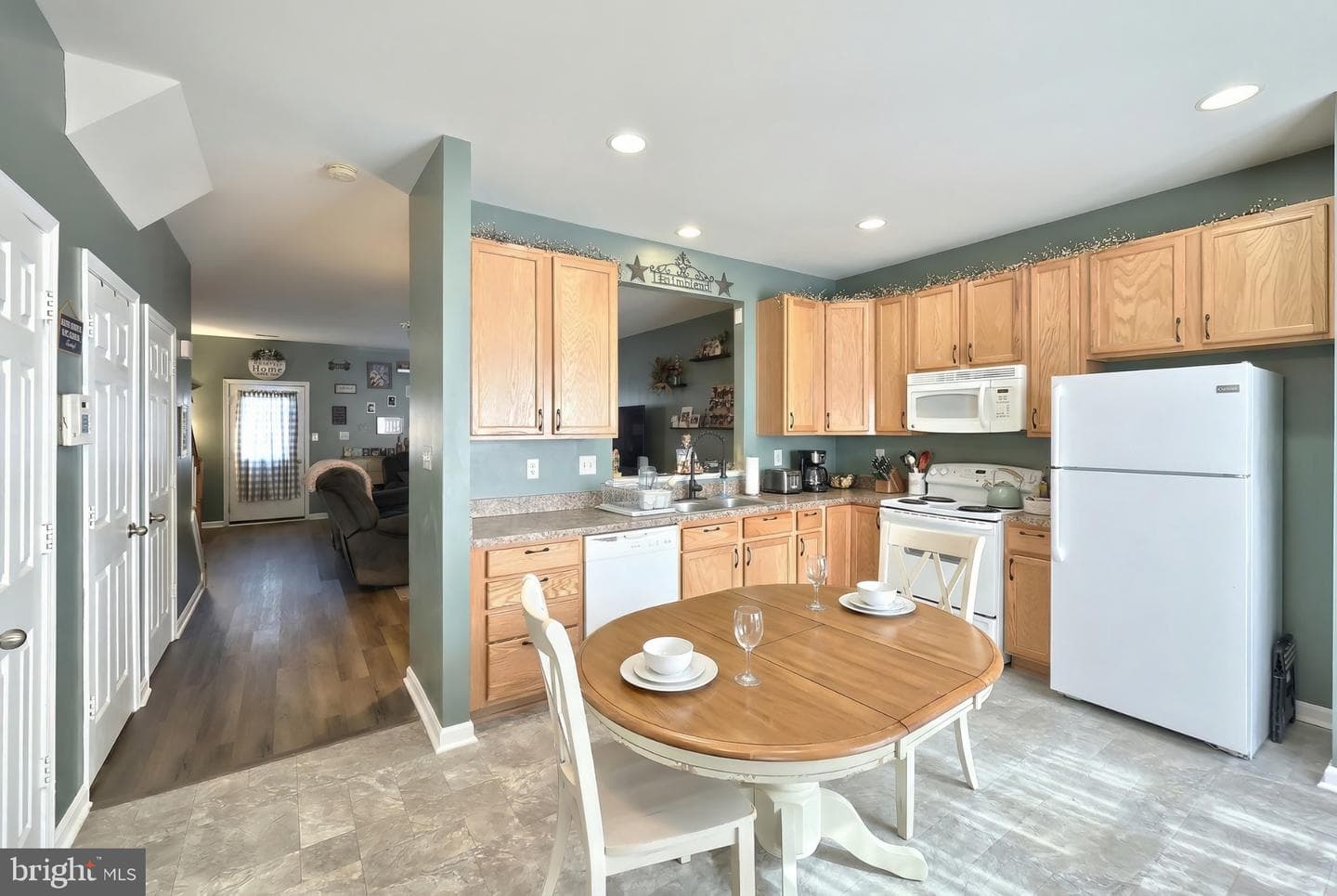 712 Spencer Drive photo 8