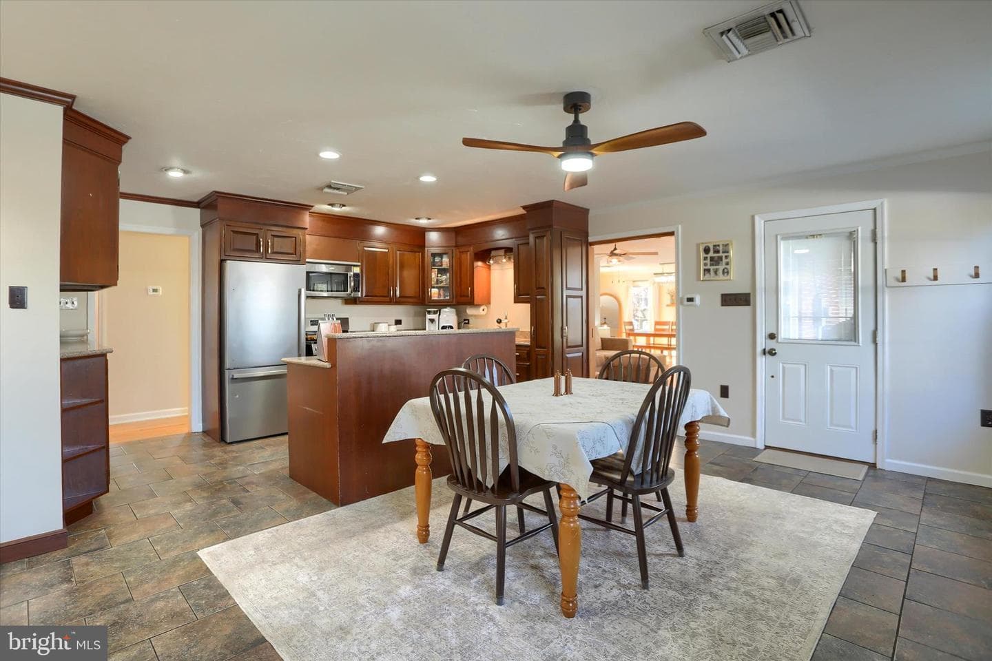 1465 Chapel Drive photo 16