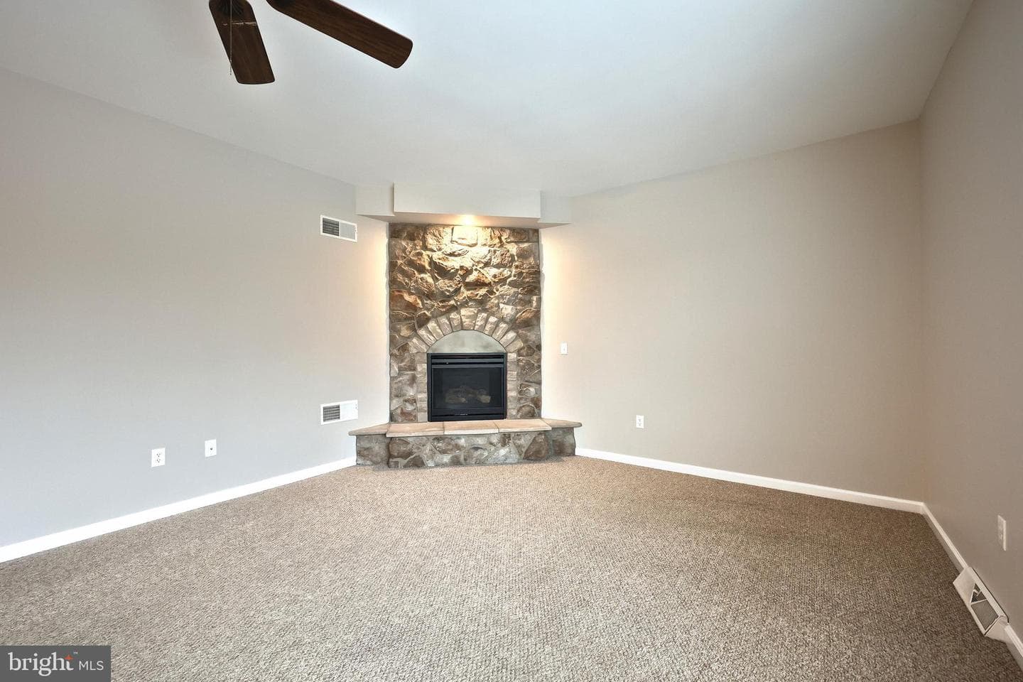 2760 Primrose Lane N photo 22