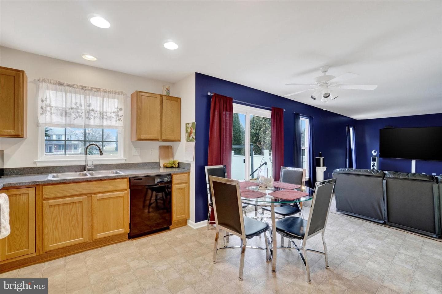 1366 Aster Drive photo 4