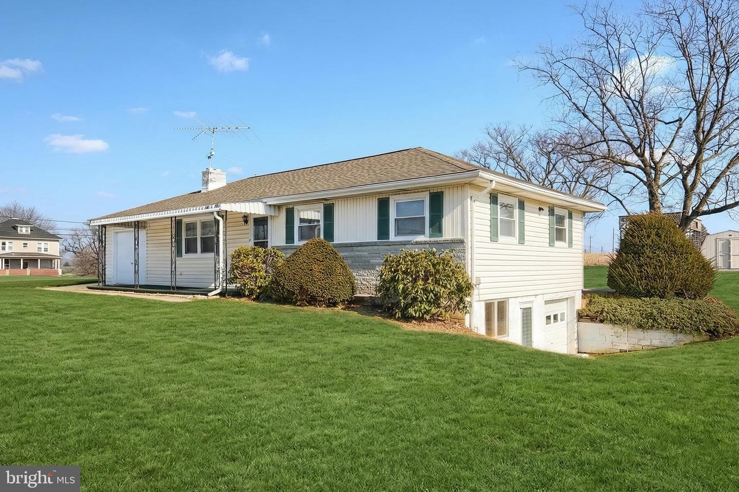 525 Bahns Mill Road photo 3
