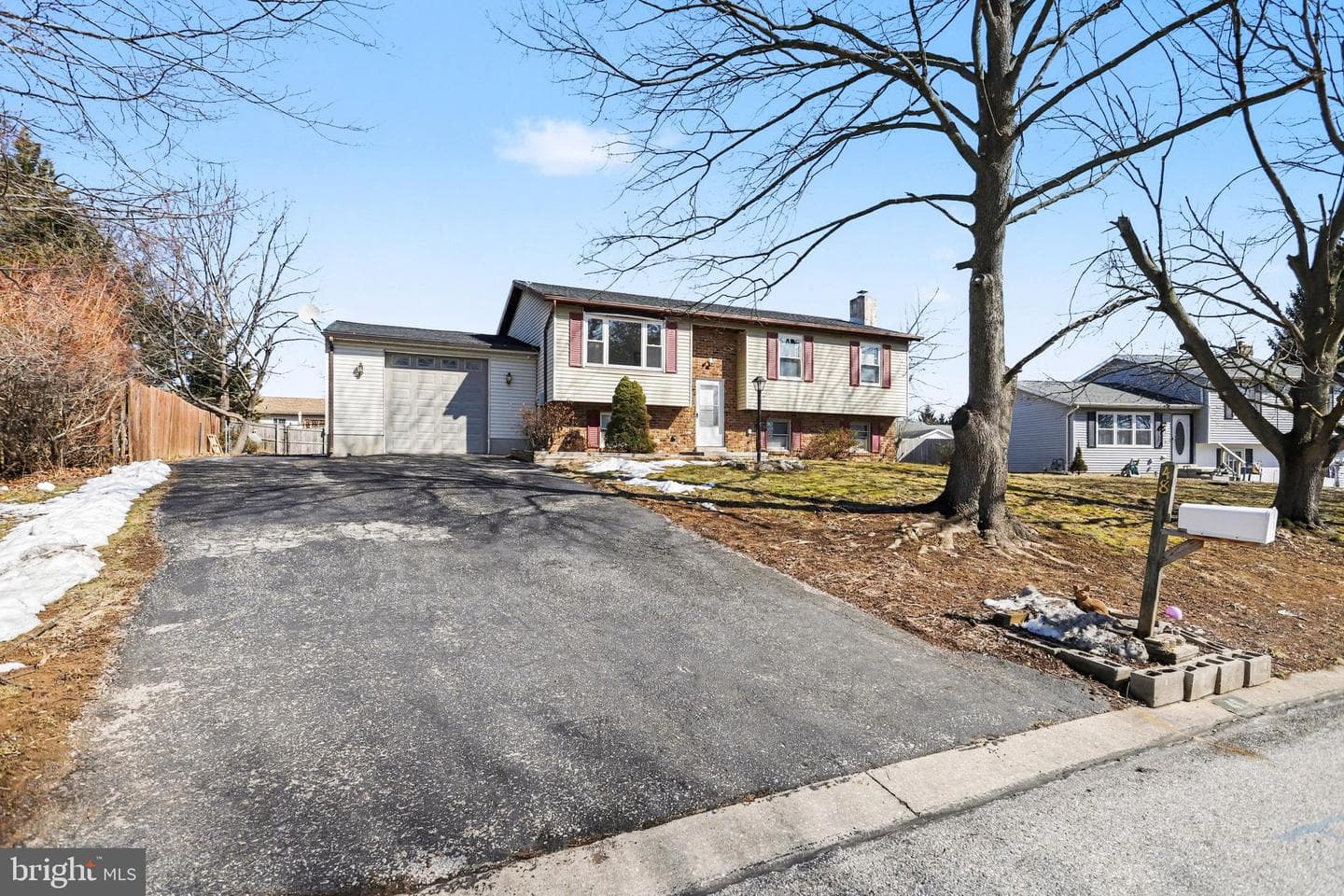 48 Colonial Drive photo 3