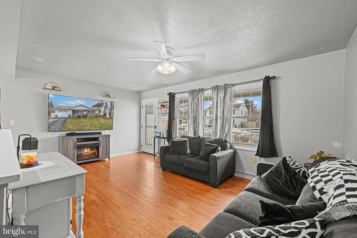 3541 Village Road photo 4