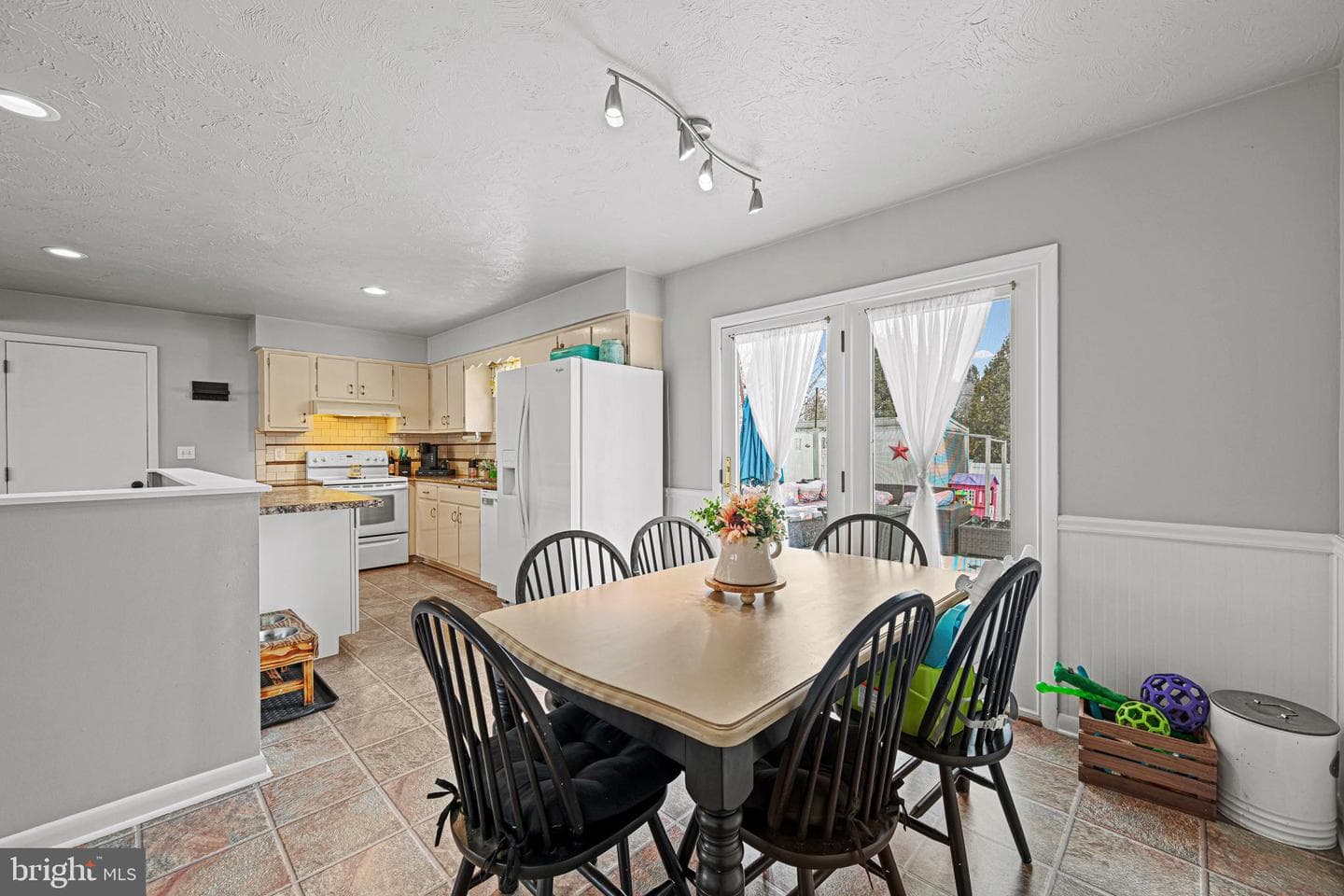 3541 Village Road photo 7