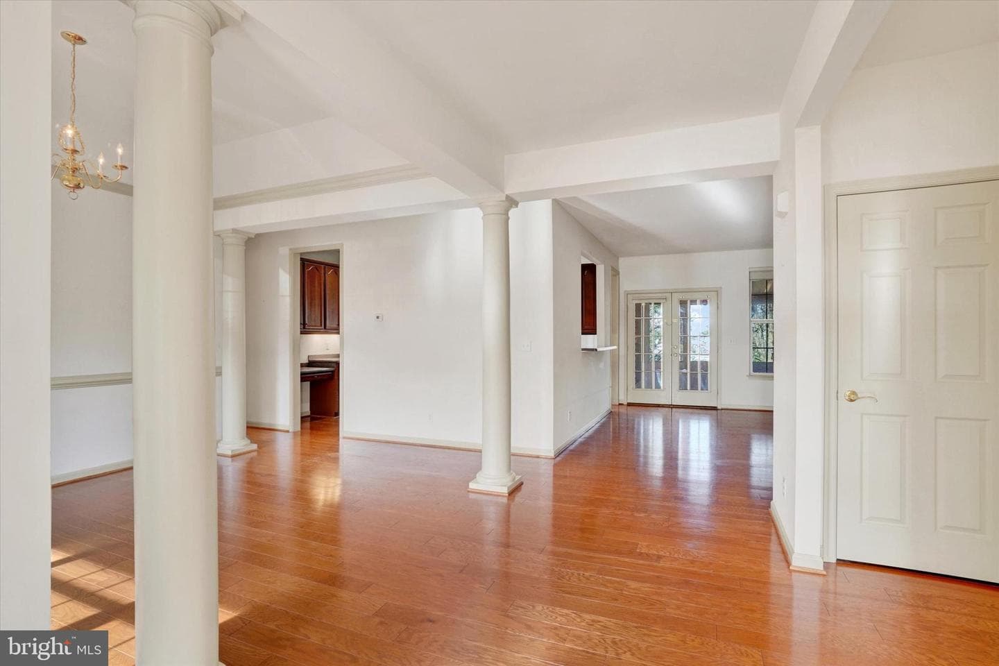 1216 Winding Oak Drive photo 3