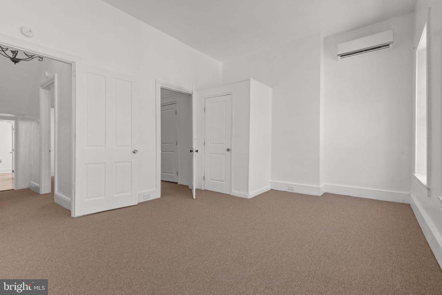 126 N Queen Street photo 17
