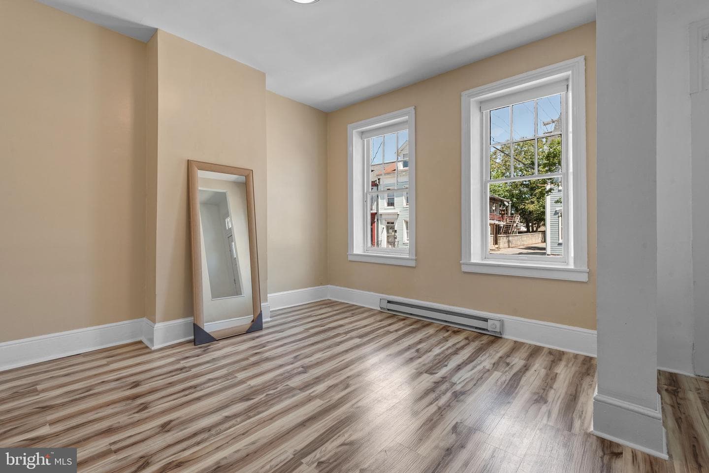 126 N Queen Street photo 4