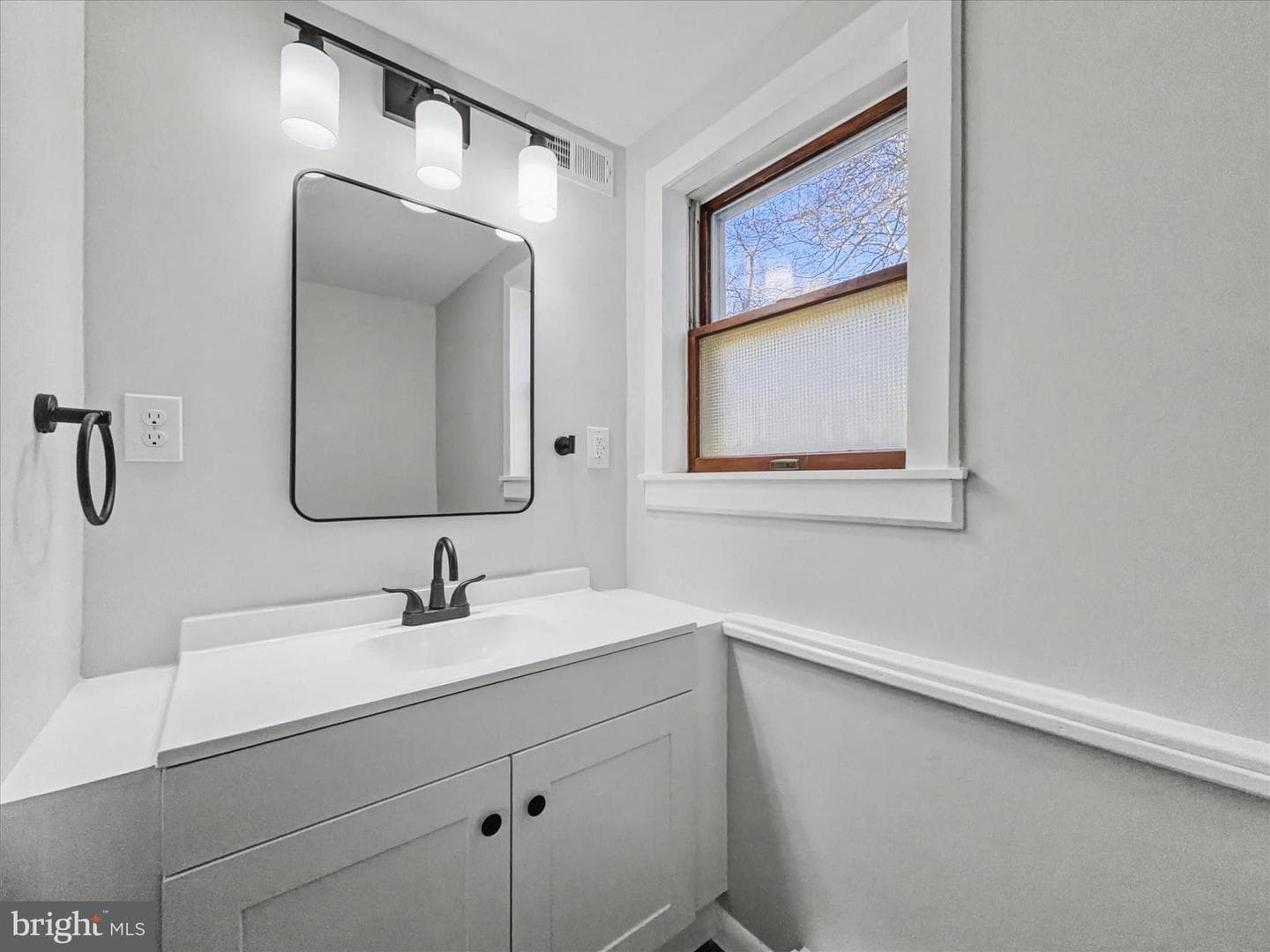 303 York Road photo 15