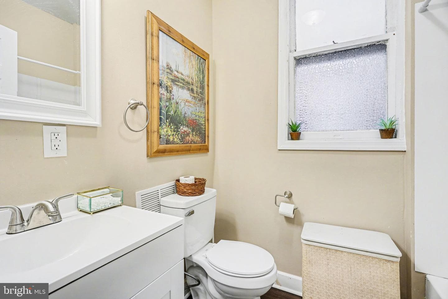 217 E Cottage Place photo 10