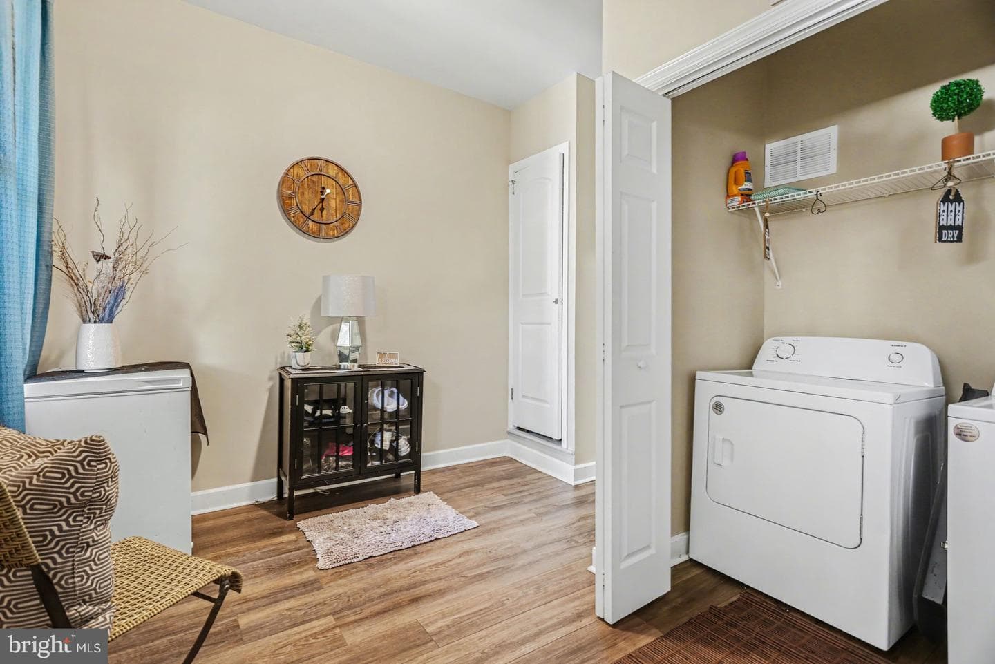 217 E Cottage Place photo 8