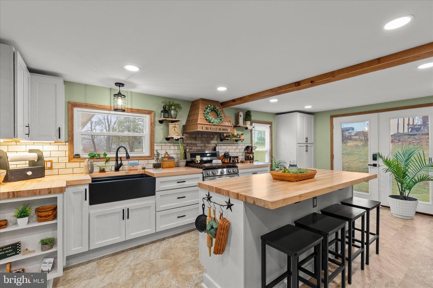2250 Marion photo 9