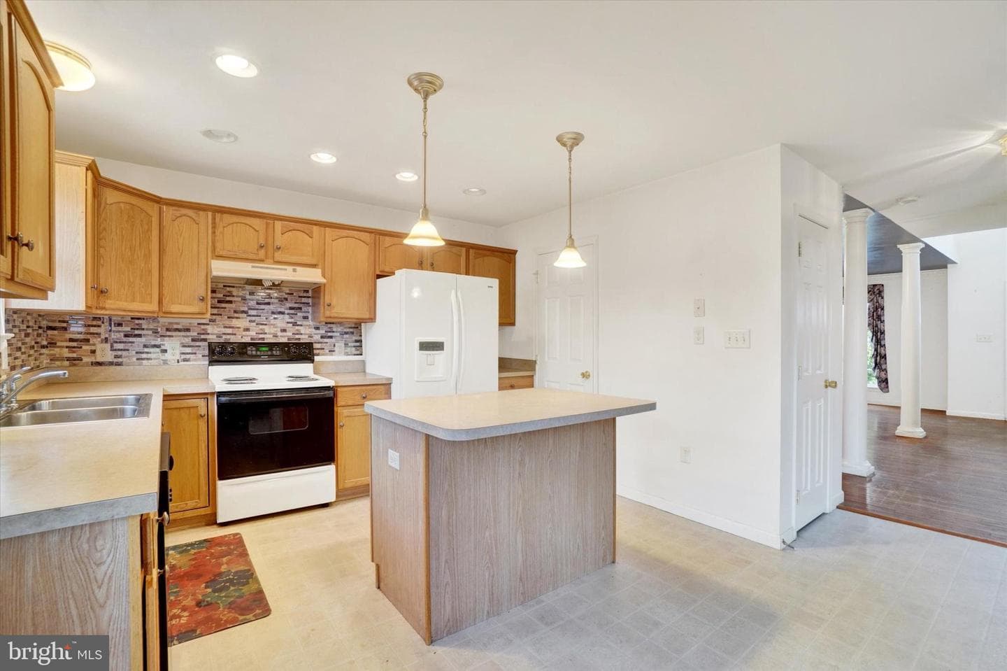 590 Thomas Armor Drive photo 8