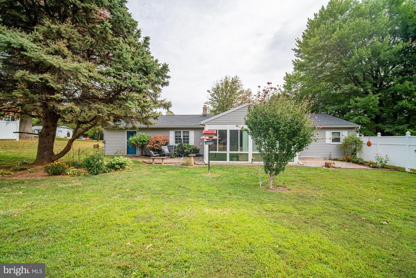 864 Elham Drive photo 3