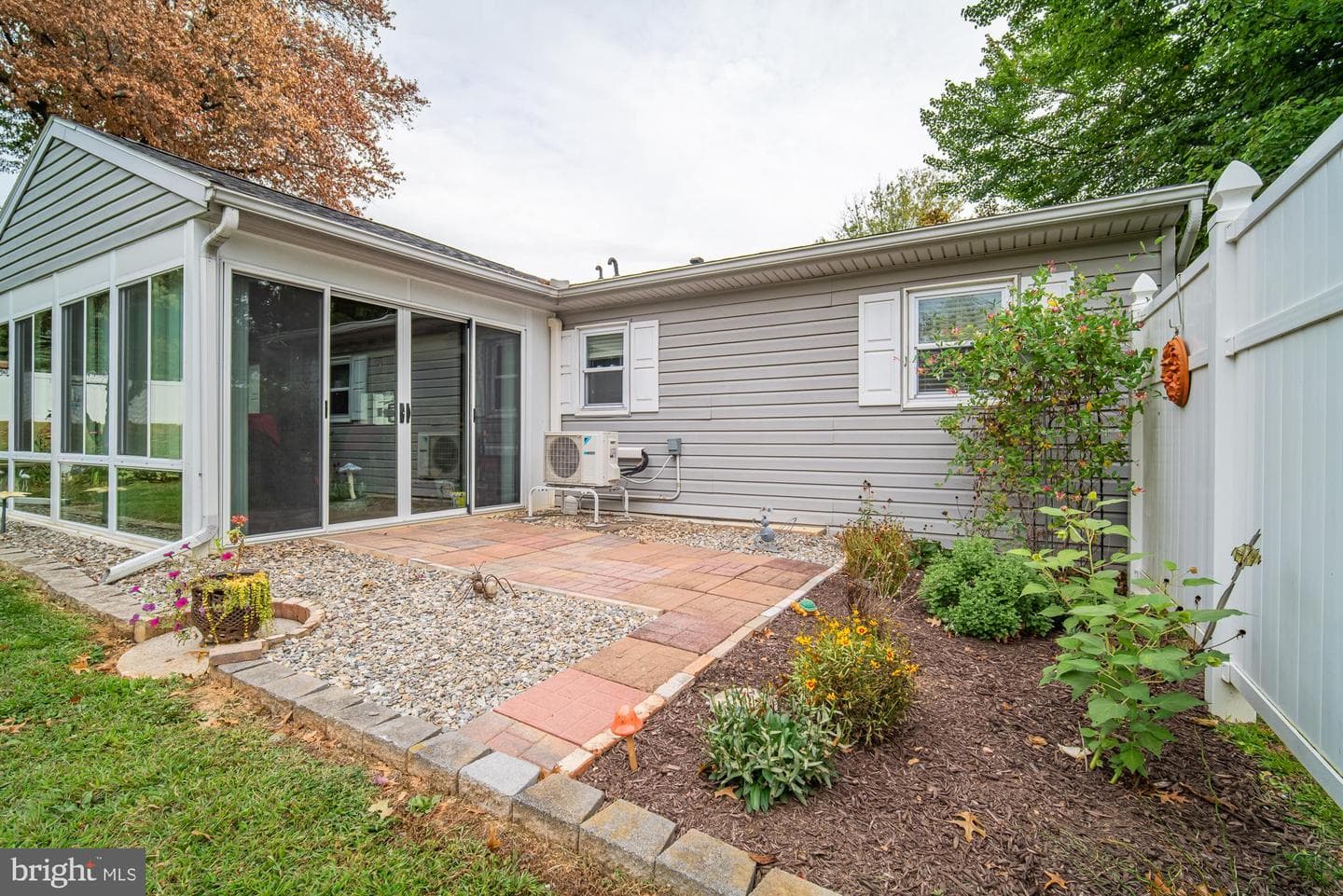 864 Elham Drive photo 34