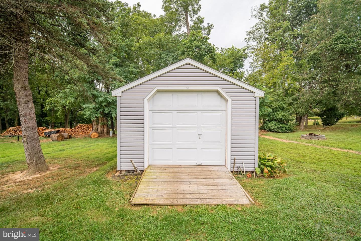 864 Elham Drive photo 37