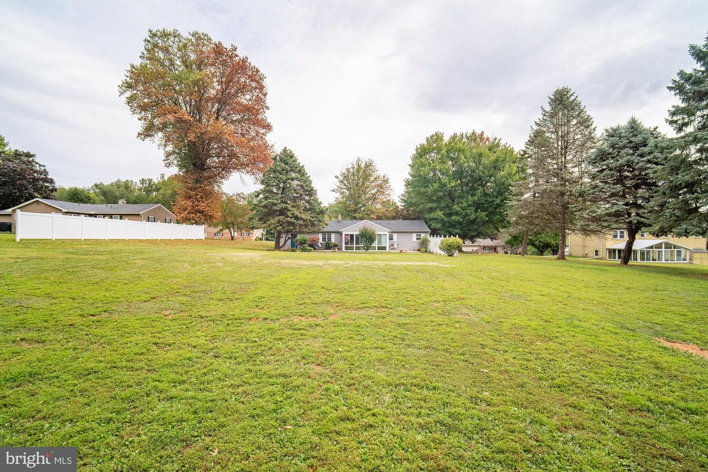 864 Elham Drive photo 38
