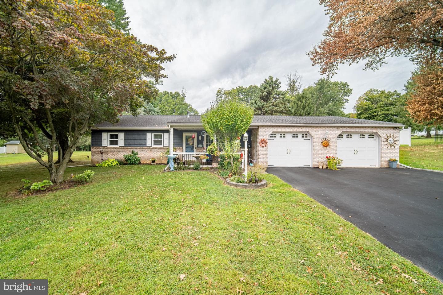 864 Elham Drive photo 39