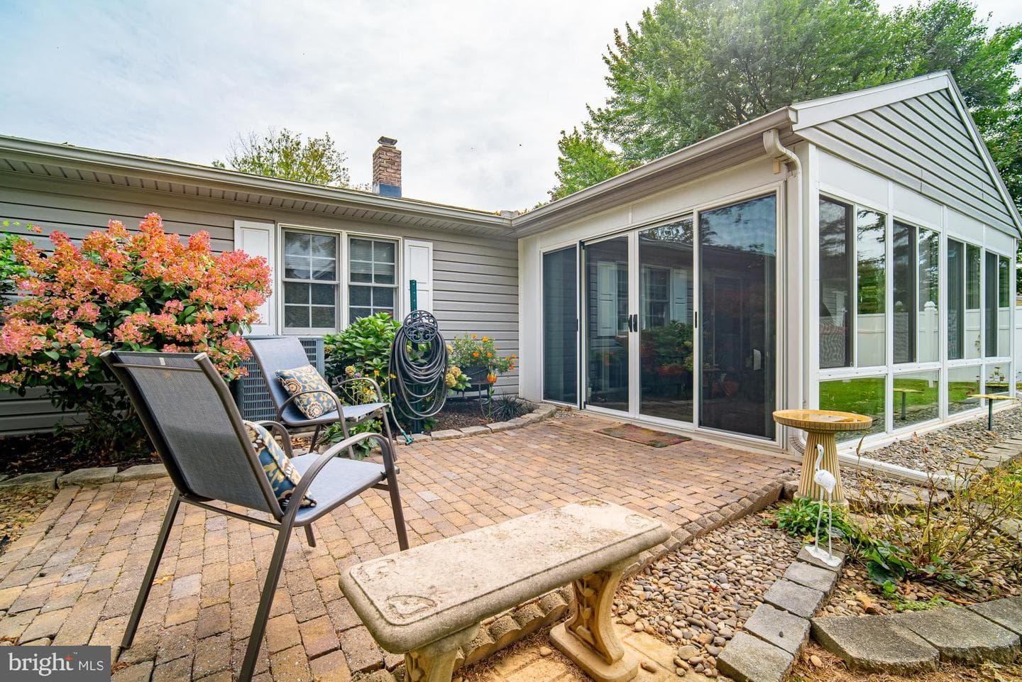 864 Elham Drive photo 4
