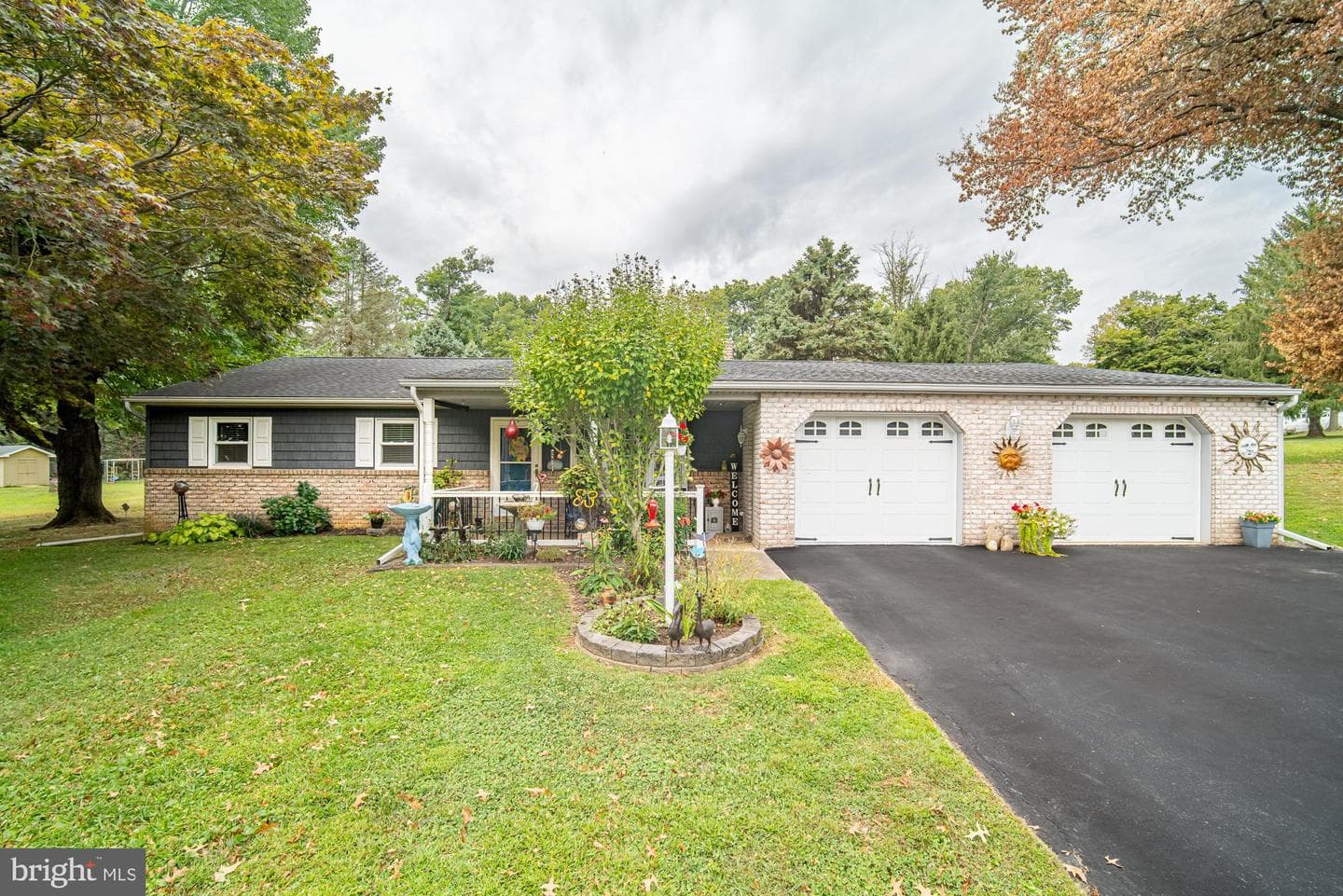864 Elham Drive photo 40