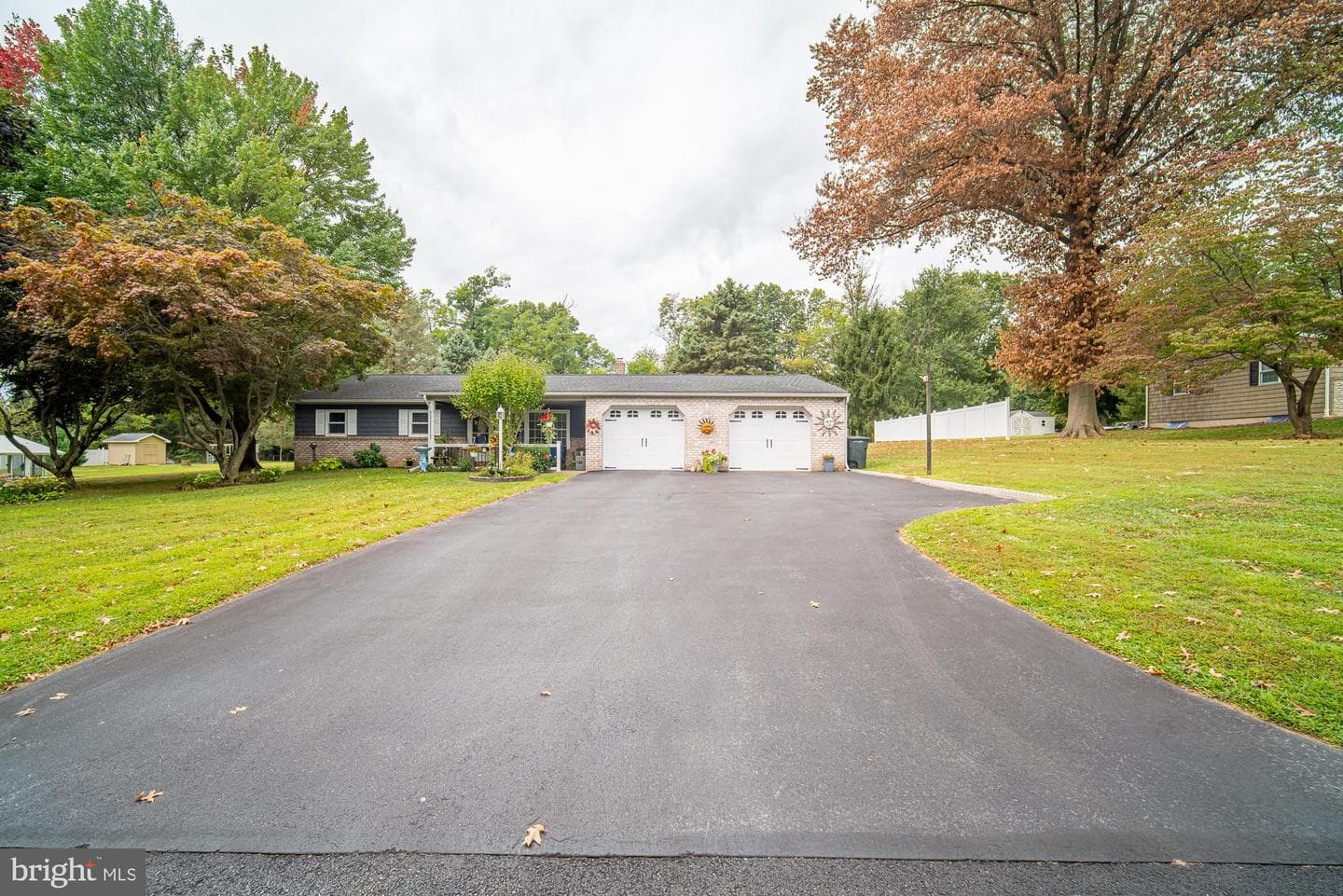 864 Elham Drive photo 43