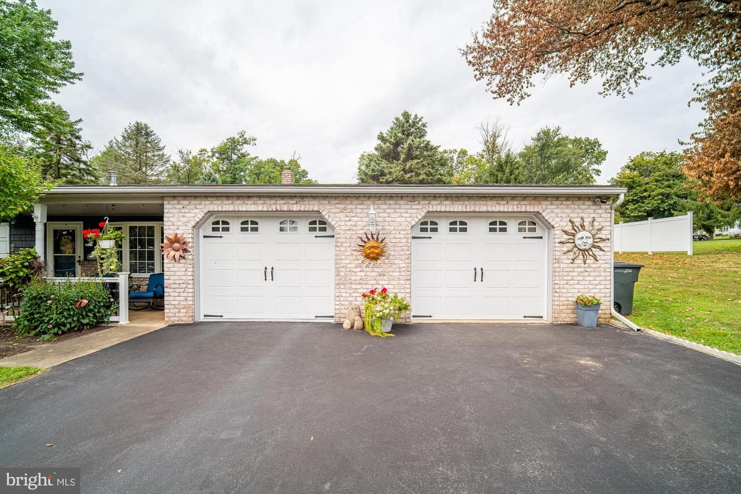 864 Elham Drive photo 44