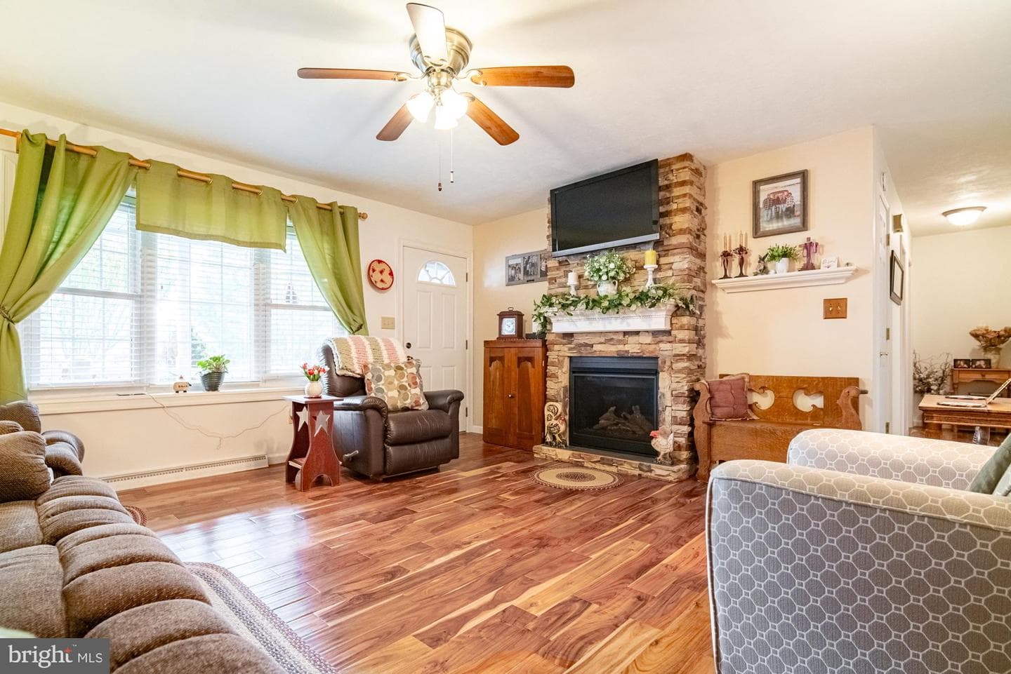 864 Elham Drive photo 6