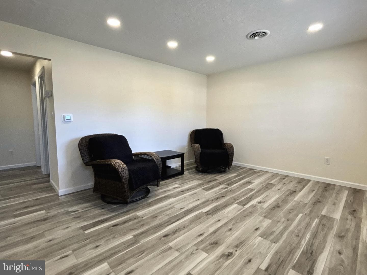 869 E Walnut Street photo 10