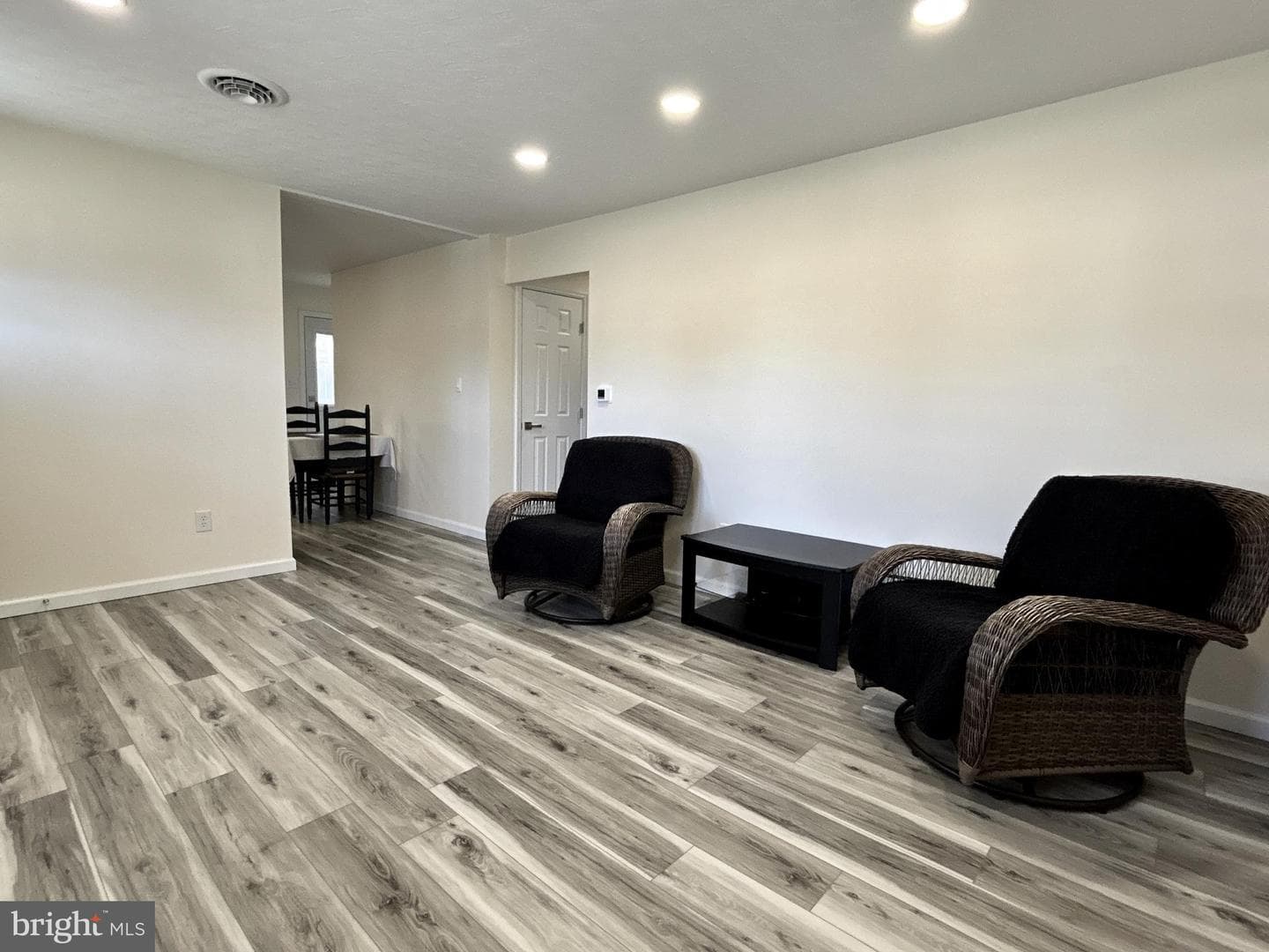 869 E Walnut Street photo 11