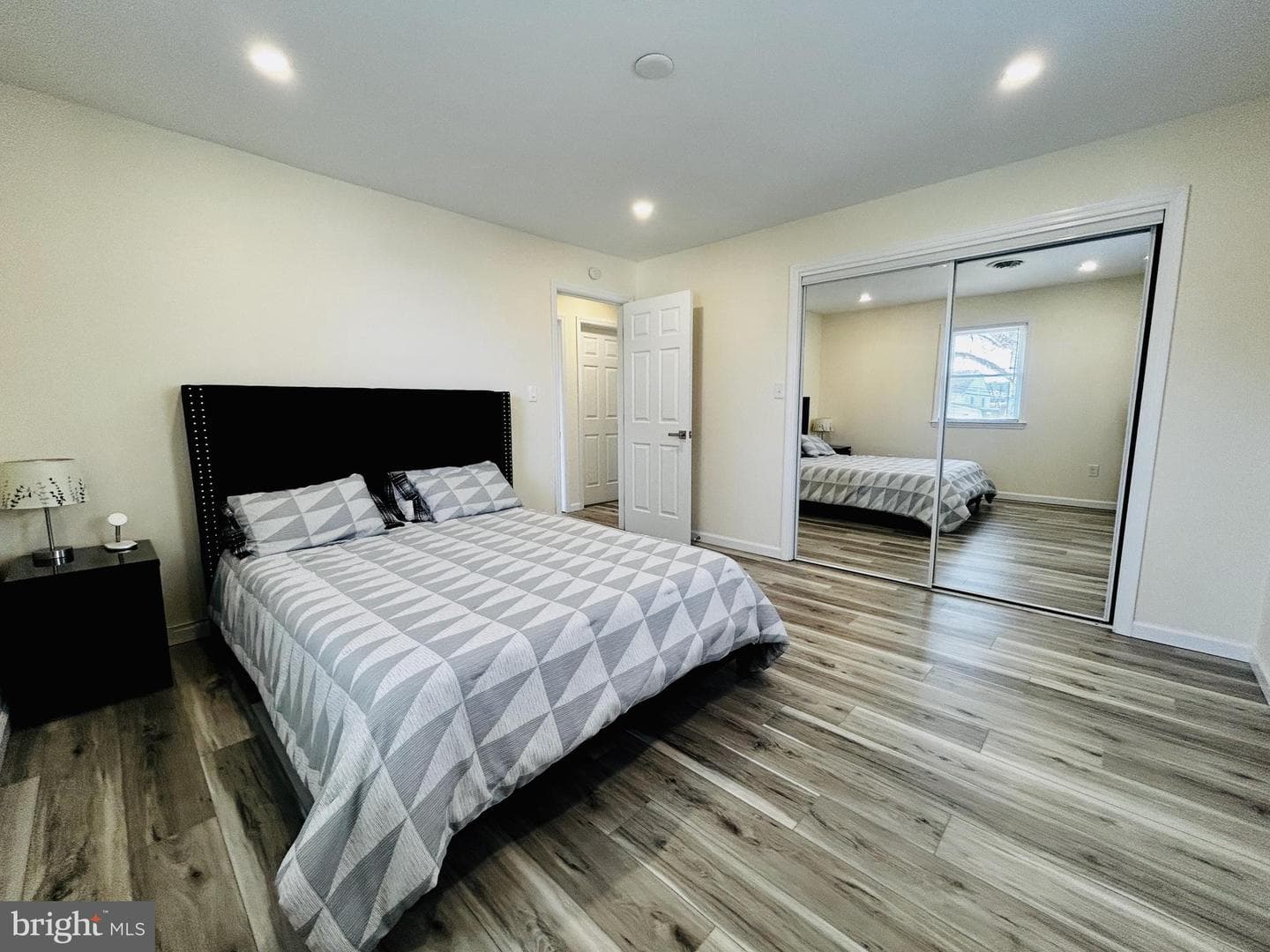 869 E Walnut Street photo 12