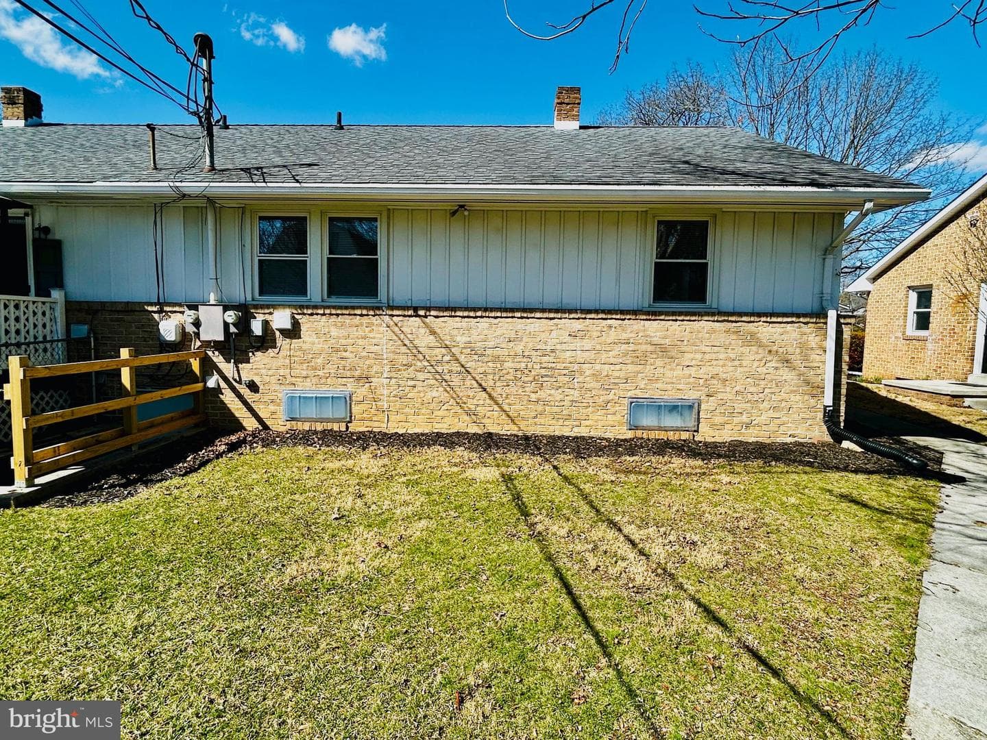 869 E Walnut Street photo 2