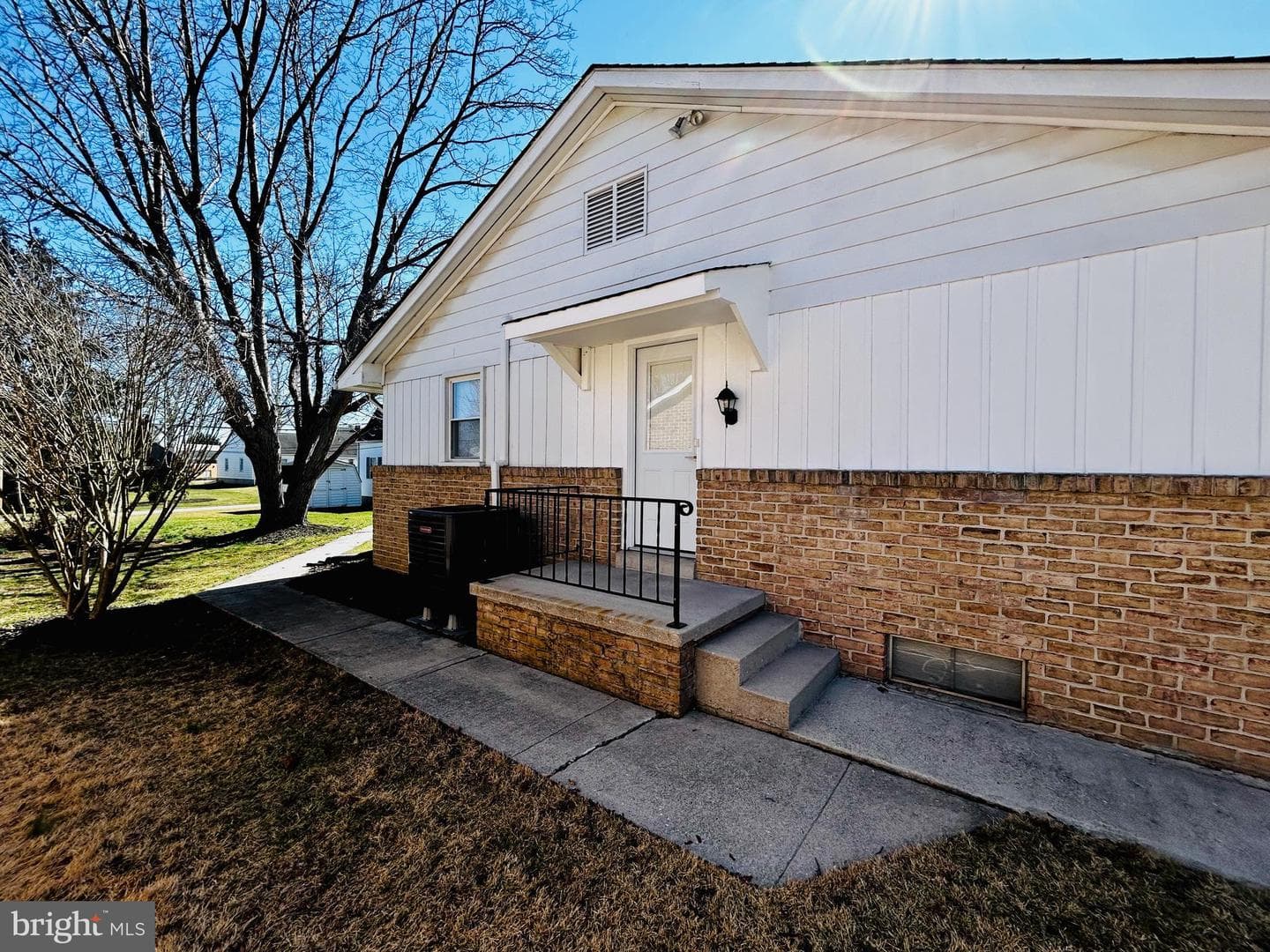 869 E Walnut Street photo 3