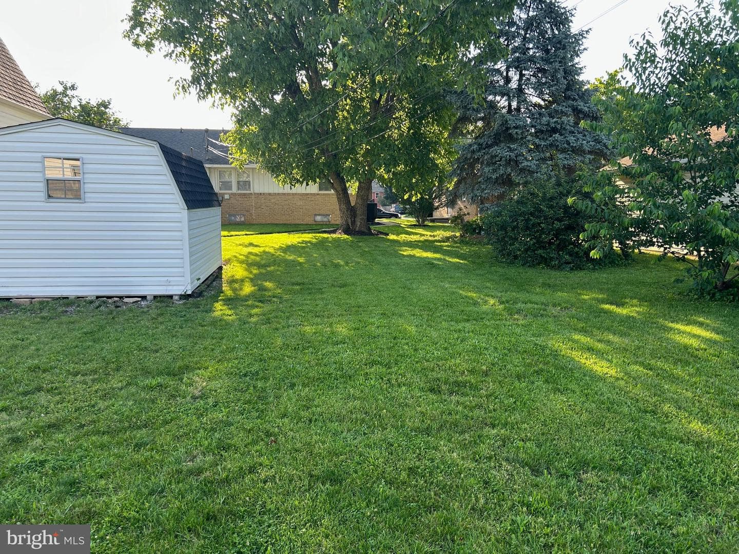 869 E Walnut Street photo 5