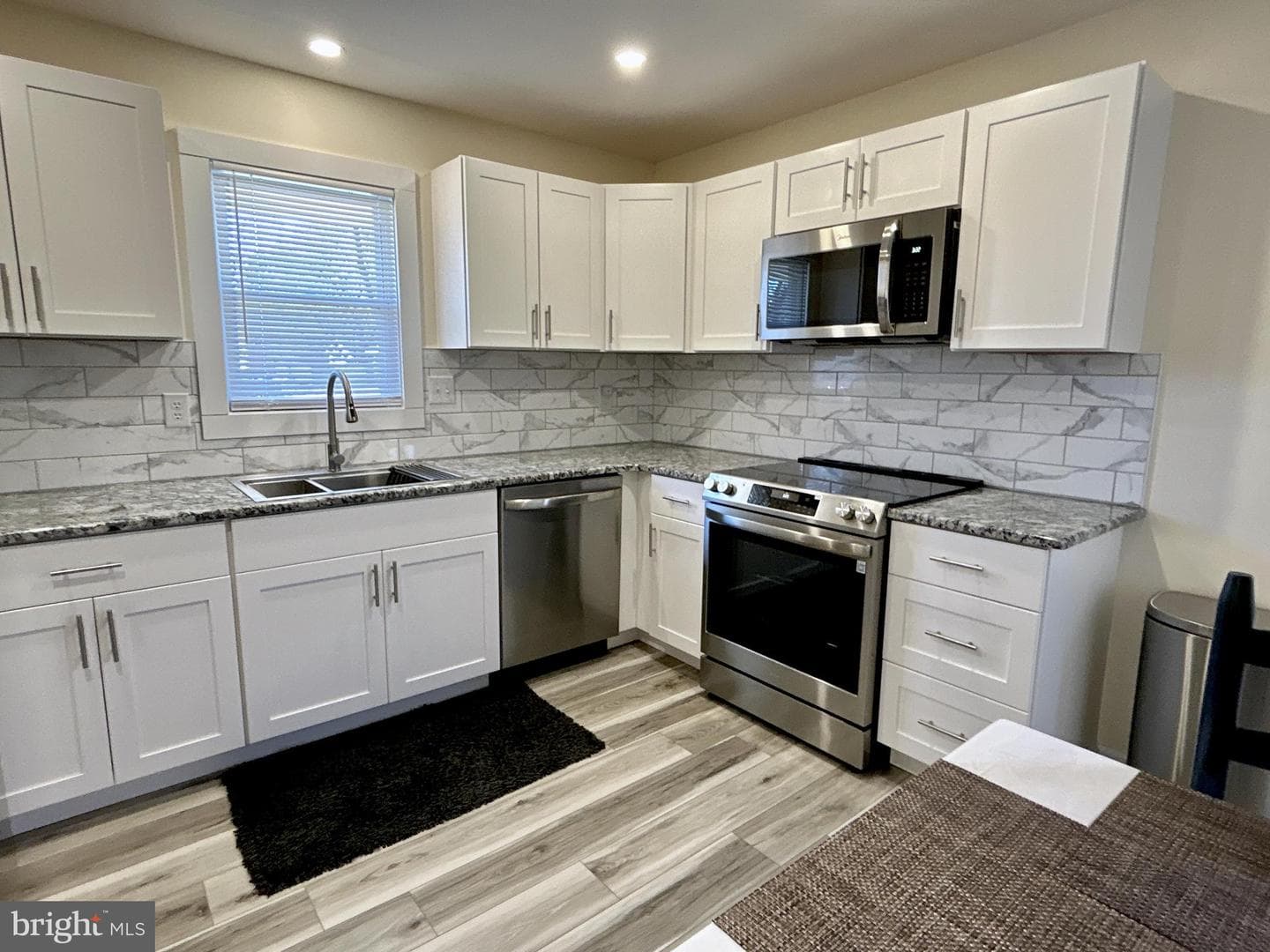 869 E Walnut Street photo 7