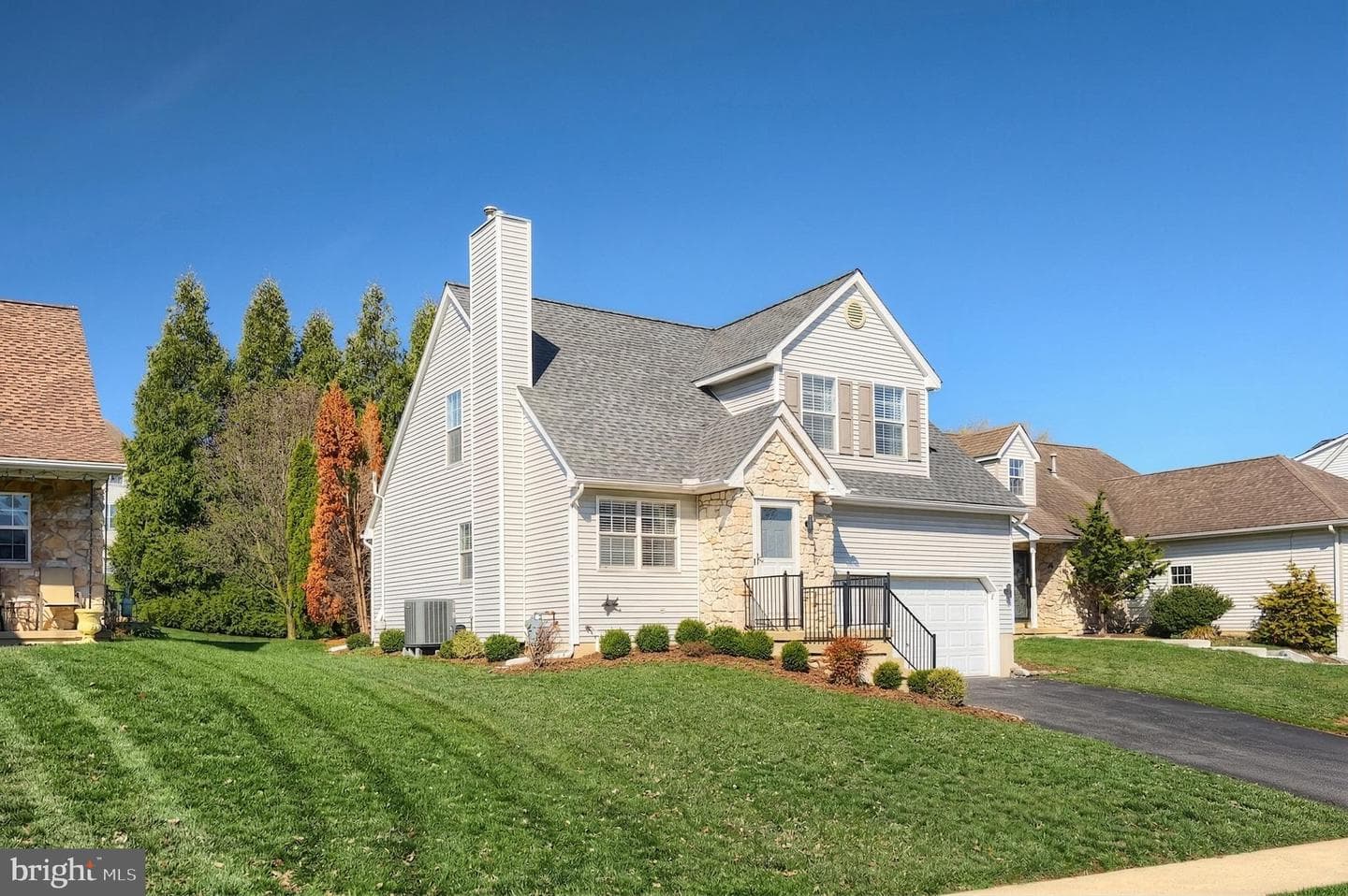 727 Blossom Hill Lane photo 2