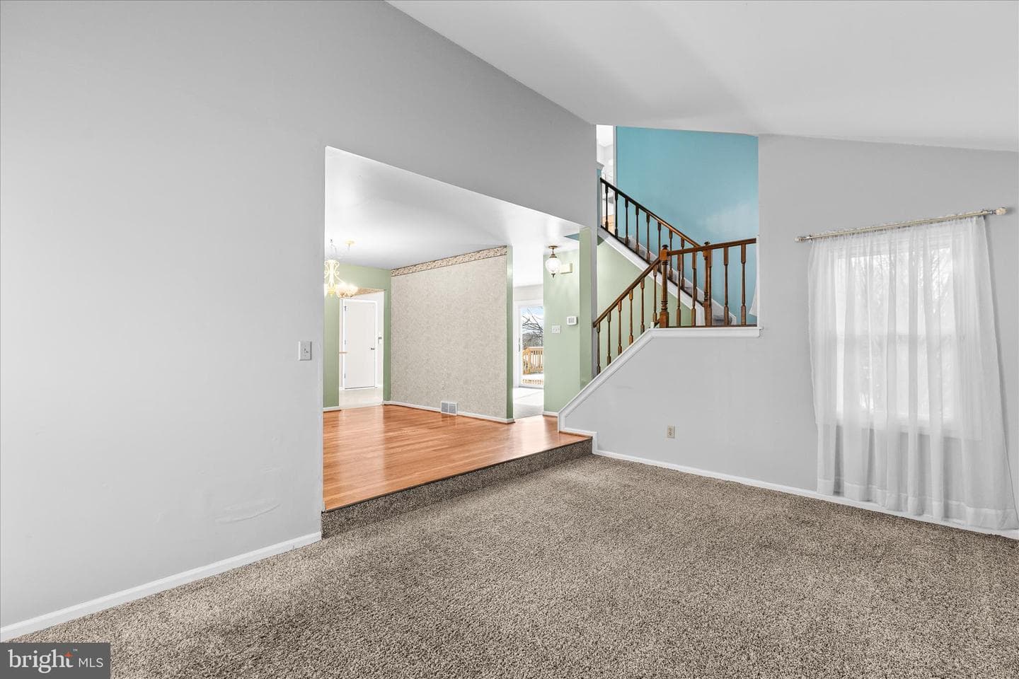 686 Cortland Drive photo 4