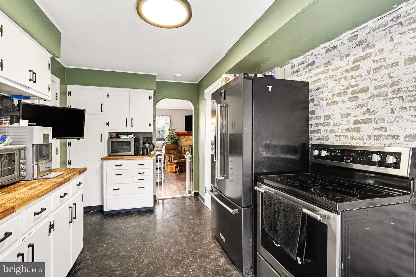 212 Barcroft Road photo 8