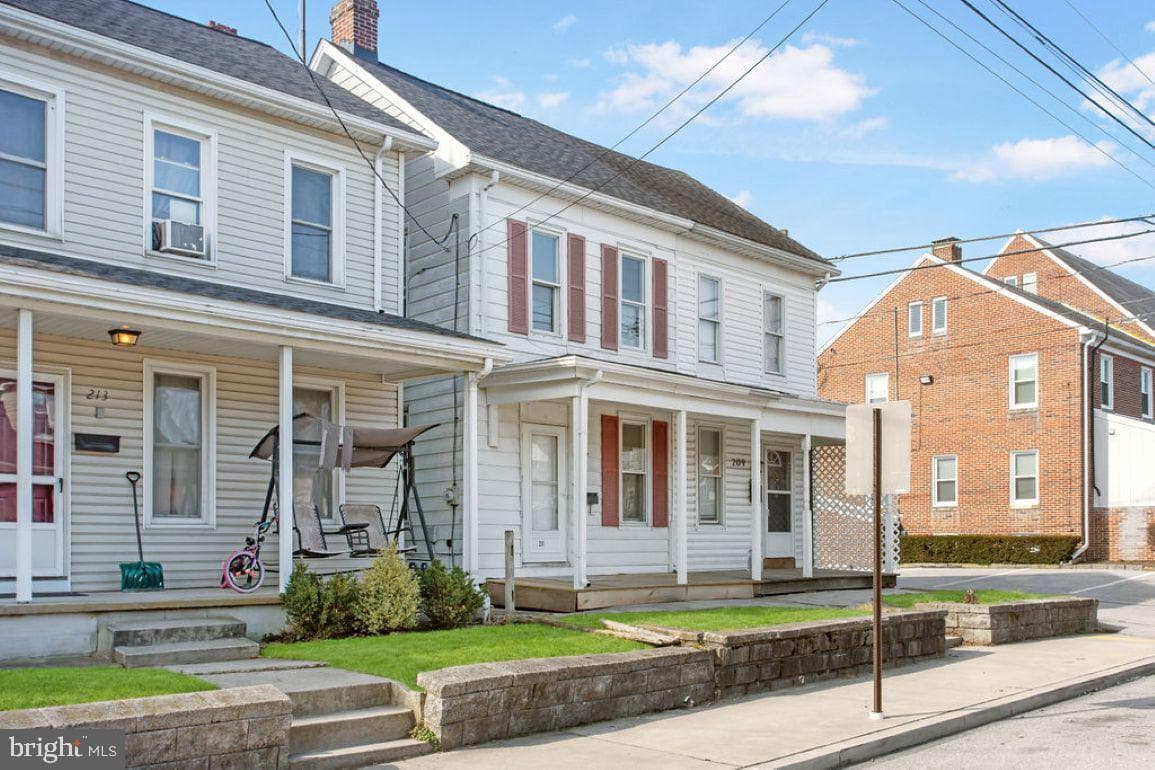 211 Fulton Street photo 2
